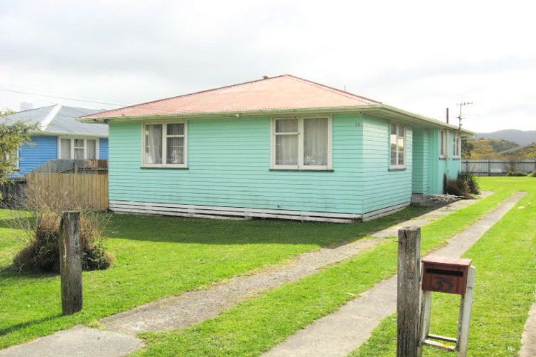 Photo of property in 35 Hinau Grove, Wainuiomata, Lower Hutt, 5014