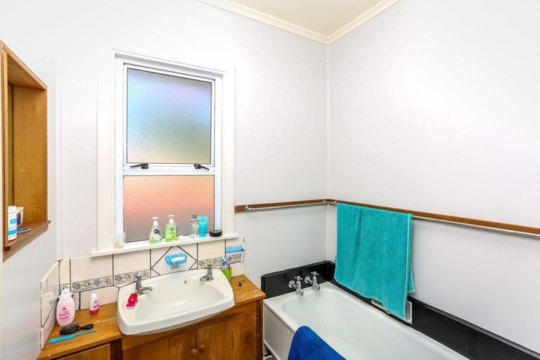 Photo of property in 41a Omata Road, Marfell, New Plymouth, 4310