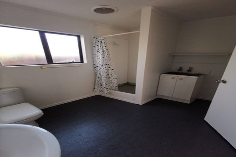 Photo of property in 14 Tamariki Avenue, Kelston, Auckland, 0602