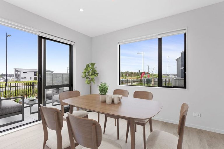 Photo of property in 19 Parkmore Drive, Rosehill, Papakura, 2113