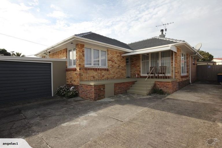 Photo of property in 44 Amberley Avenue, Te Atatu South, Auckland, 0610