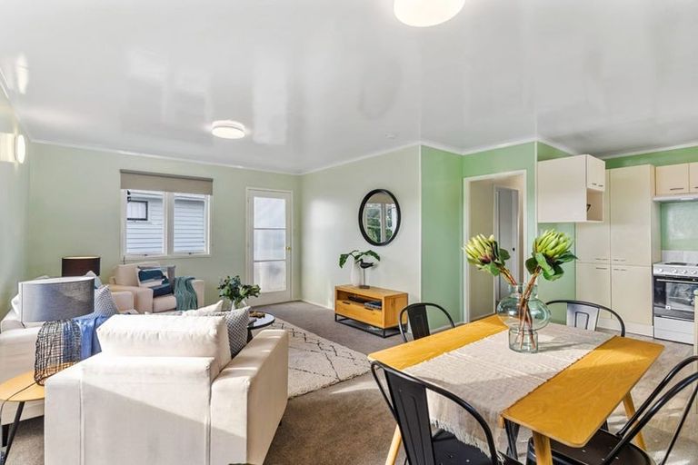 Photo of property in 37 Moire Road, Massey, Auckland, 0614