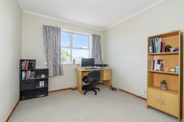 Photo of property in 5 Nor'east Drive, Northcross, Auckland, 0632
