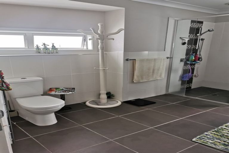 Photo of property in 67 San Valentino Drive, Henderson, Auckland, 0612