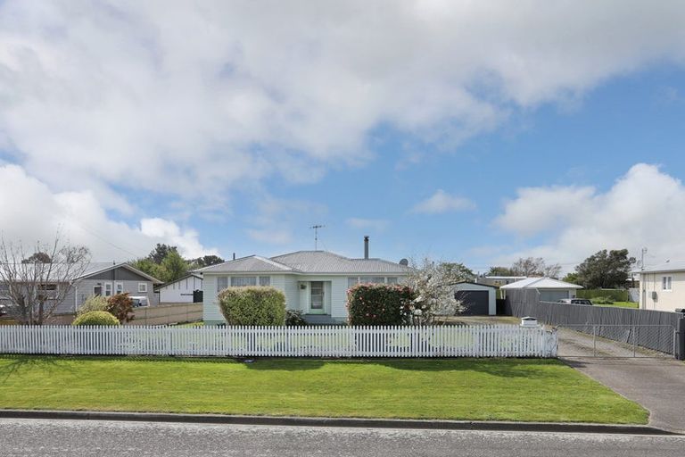 Photo of property in 25 Ngahina Street, Marton, 4710