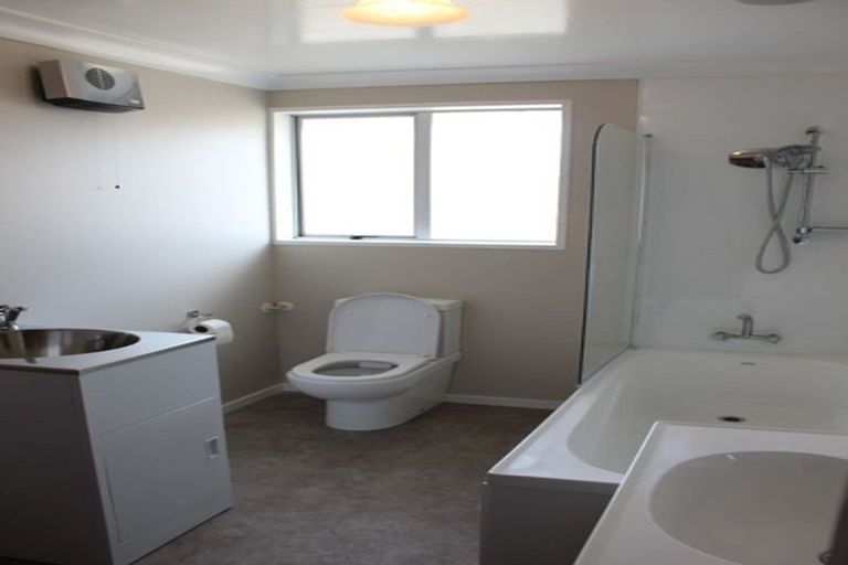 Photo of property in 72 Reid Road, South Dunedin, Dunedin, 9012