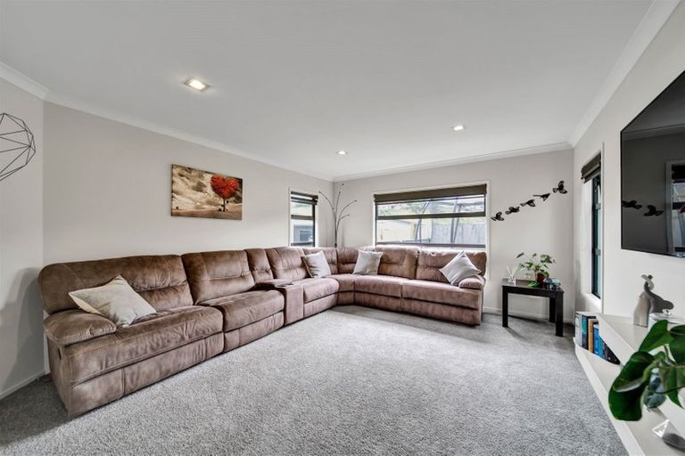 Photo of property in 13 Te Arakete Place, Hurworth, New Plymouth, 4310