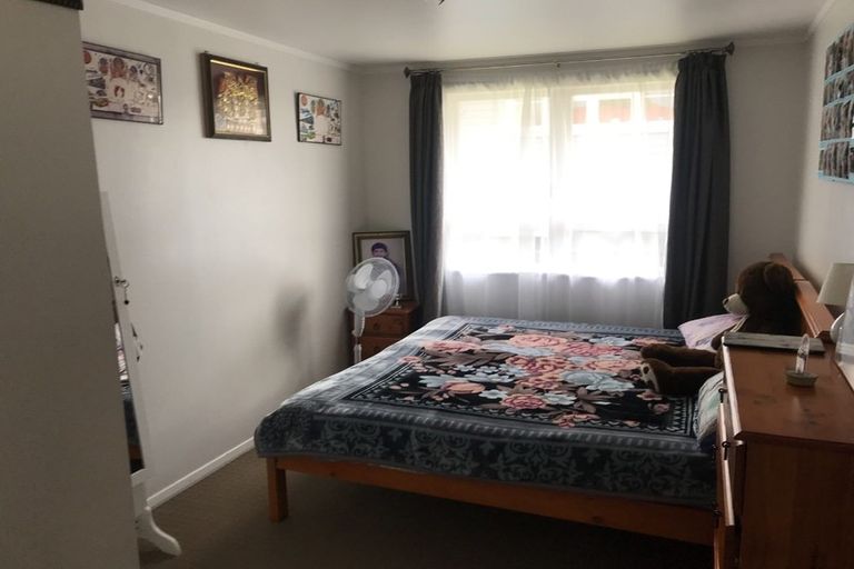 Photo of property in 11a Bamboo Grove, Kelston, Auckland, 0602