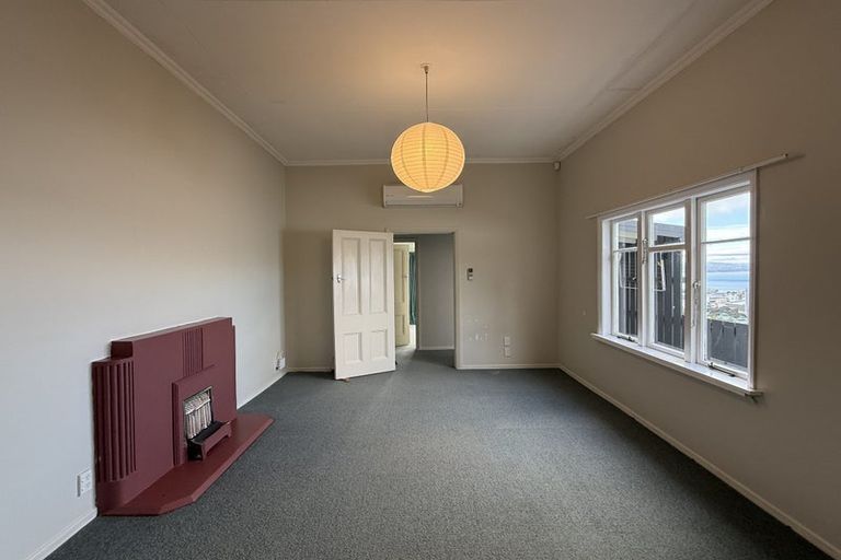 Photo of property in 22 Dorking Road, Brooklyn, Wellington, 6021