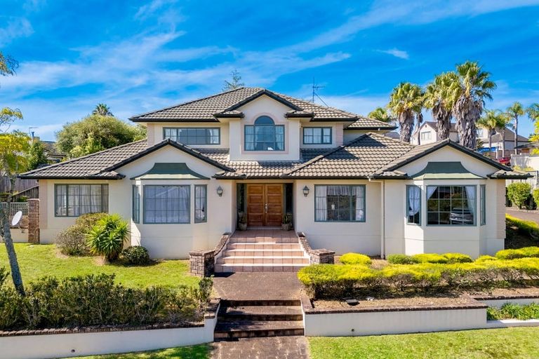 Photo of property in 2/2 Hobie Court, West Harbour, Auckland, 0618