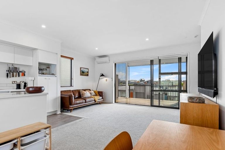 Photo of property in 16 Raranga Lane, Hobsonville, Auckland, 0616