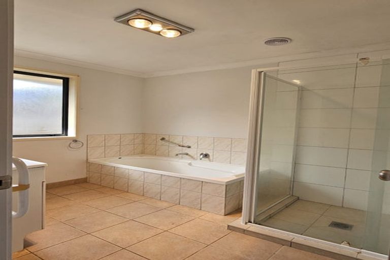 Photo of property in 50 Senator Drive, Manurewa, Auckland, 2105