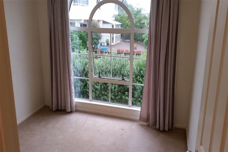 Photo of property in 2/17a Forrest Hill Road, Milford, Auckland, 0620