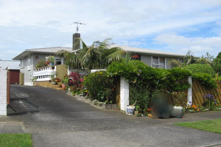 Photo of property in 3 Humphreys Place, Mangere, Auckland, 2022