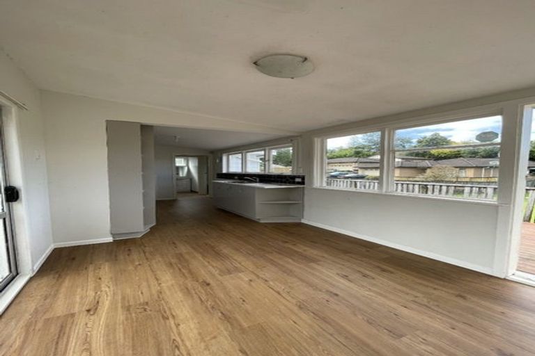 Photo of property in 16 Savoy Road, Glen Eden, Auckland, 0602