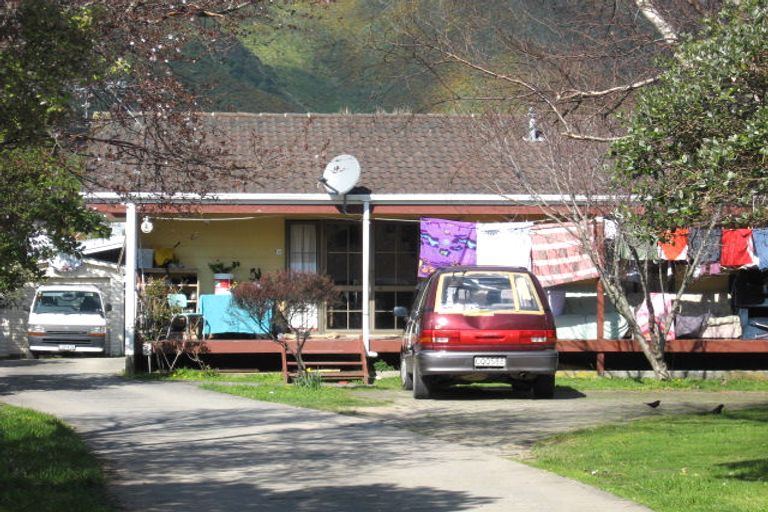 Photo of property in 6 Awamutu Grove, Waiwhetu, Lower Hutt, 5010