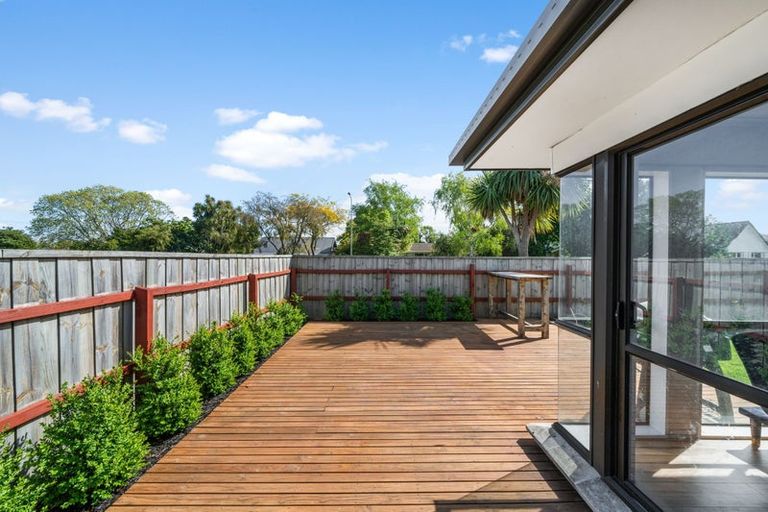 Photo of property in 1/23 Laing Crescent, Heathcote Valley, Christchurch, 8022