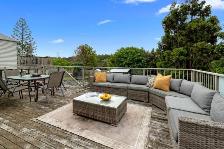 Photo of property in 3 Scott Road, Stanmore Bay, Whangaparaoa, 0932