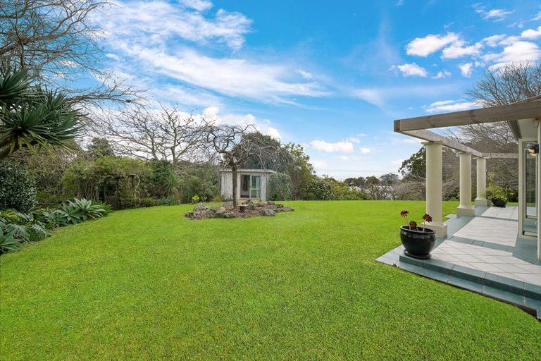 Photo of property in 9 Laingholm Drive, Laingholm, Auckland, 0604