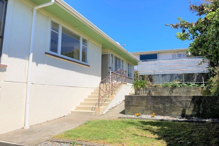 Photo of property in 75 Mould Street, Waitara, 4320