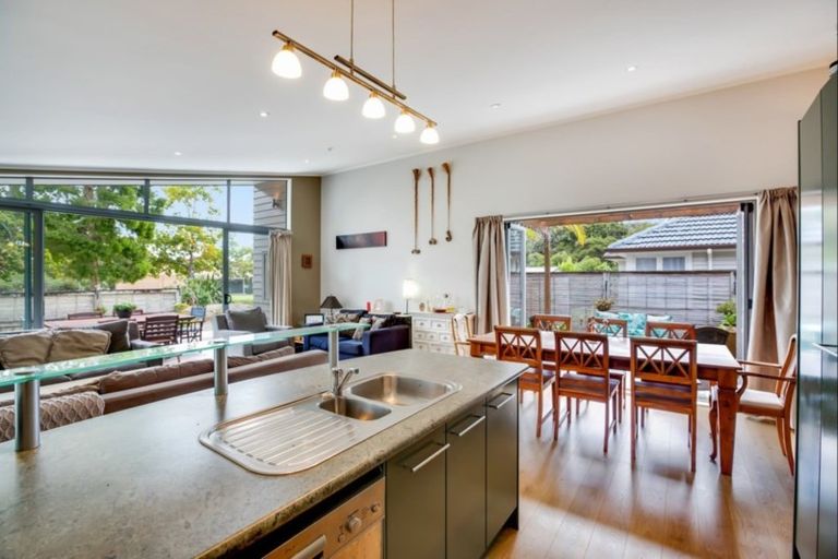 Photo of property in 122a Glendale Road, Glen Eden, Auckland, 0602