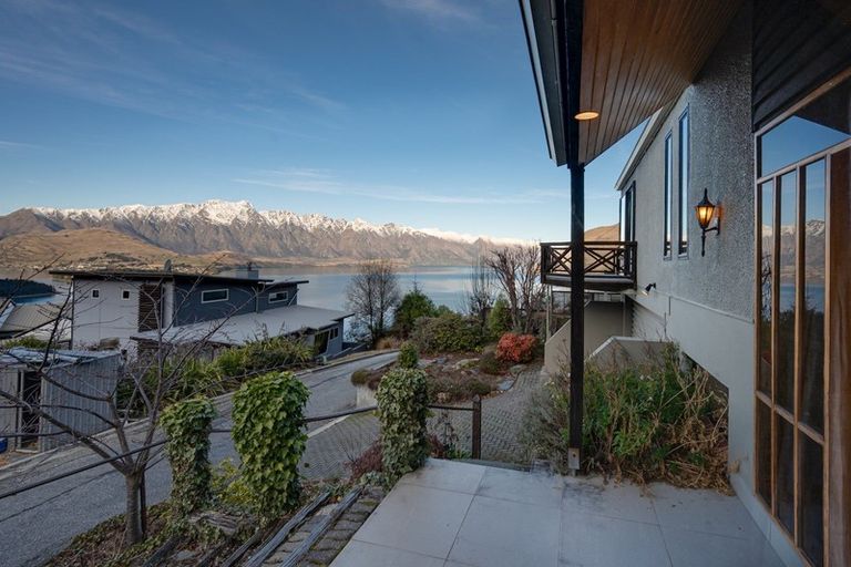Photo of property in 10 Lordens Place, Fernhill, Queenstown, 9300