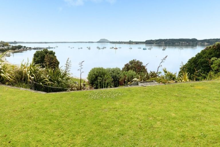 Photo of property in 61 Omokoroa Road, Omokoroa, 3114