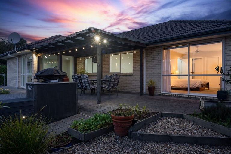 Photo of property in 3 Fendalton Place, Hatfields Beach, Orewa, 0931