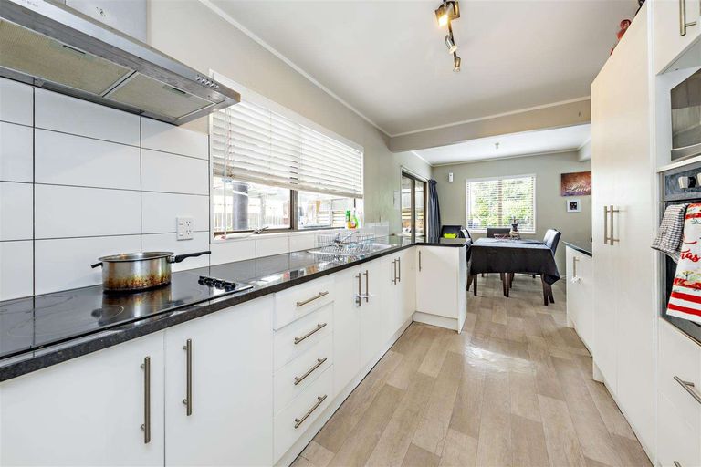 Photo of property in 11 Slim Place, Clendon Park, Auckland, 2103