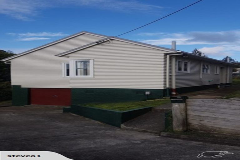 Photo of property in 54 Military Road, Northland, Wellington, 6012