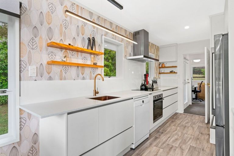 Photo of property in 100 Manganese Point Road, Tamaterau, Whangarei, 0174