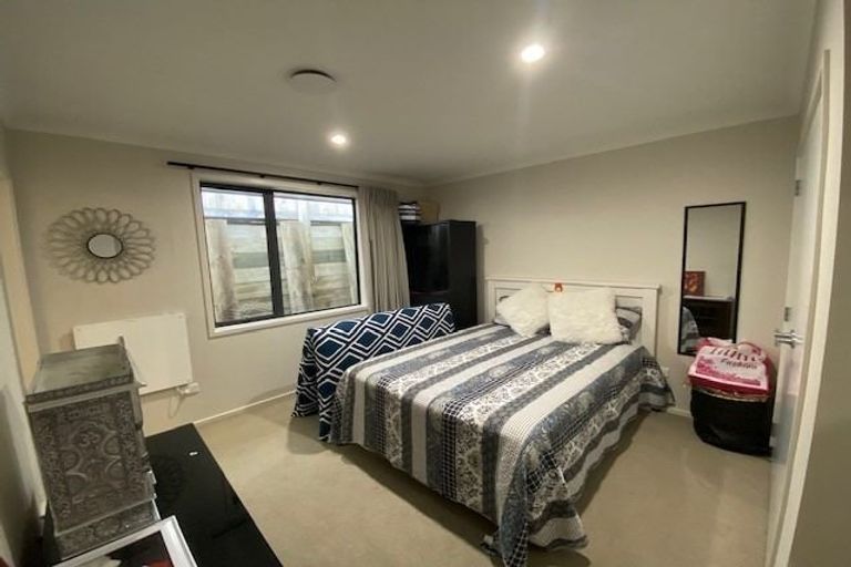 Photo of property in 3 Epic Way, Newlands, Wellington, 6037