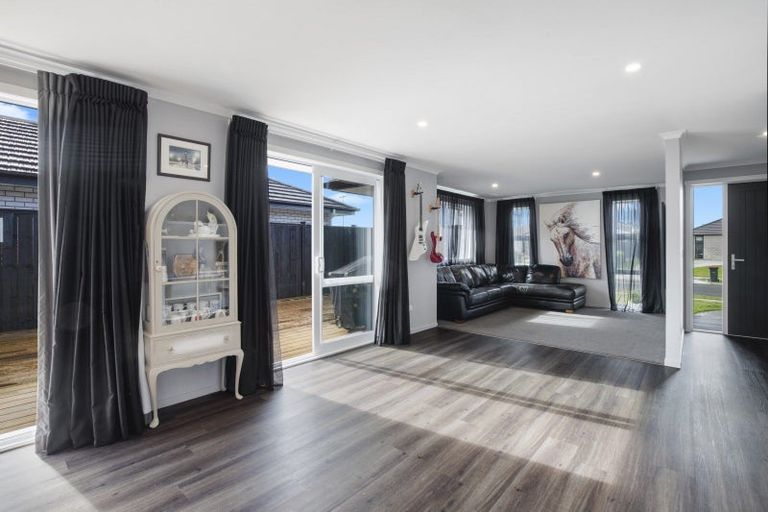 Photo of property in 4 Cook Drive, Tuakau, 2121