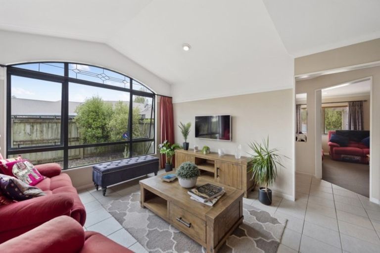 Photo of property in 16 Holford Place, Huntington, Hamilton, 3210