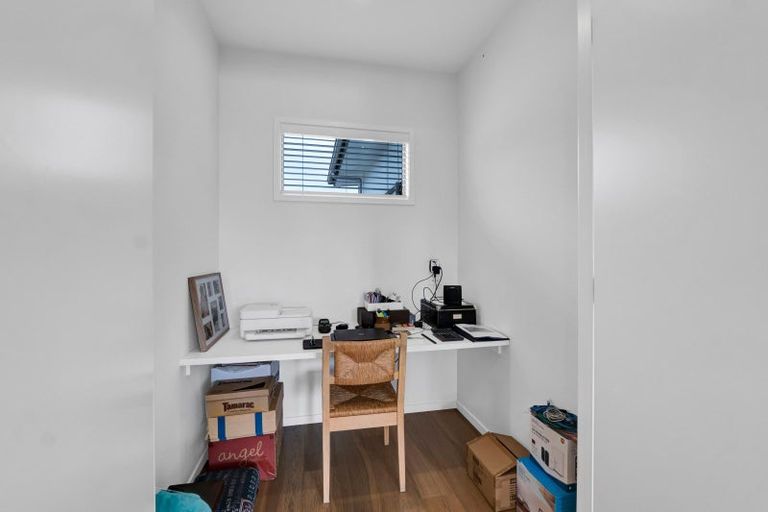 Photo of property in 25 Aderman Place, Hurworth, New Plymouth, 4310