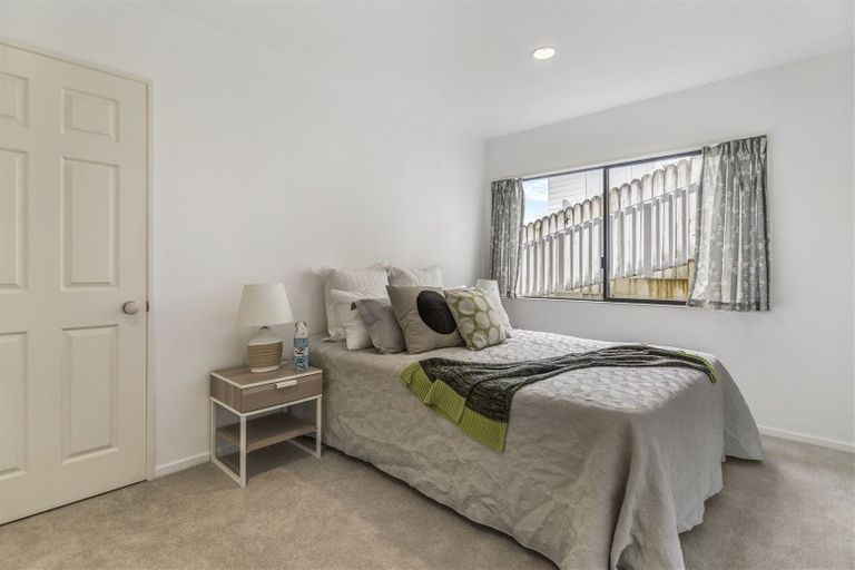 Photo of property in 14 Mccahill Views, Botany Downs, Auckland, 2010