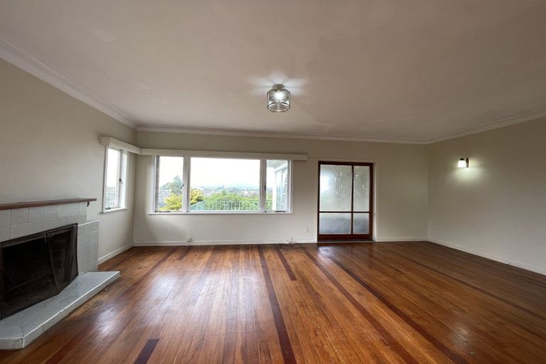 Photo of property in 89 Forrest Hill Road, Milford, Auckland, 0620