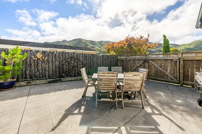 Photo of property in 19 Denver Grove, Totara Park, Upper Hutt, 5018