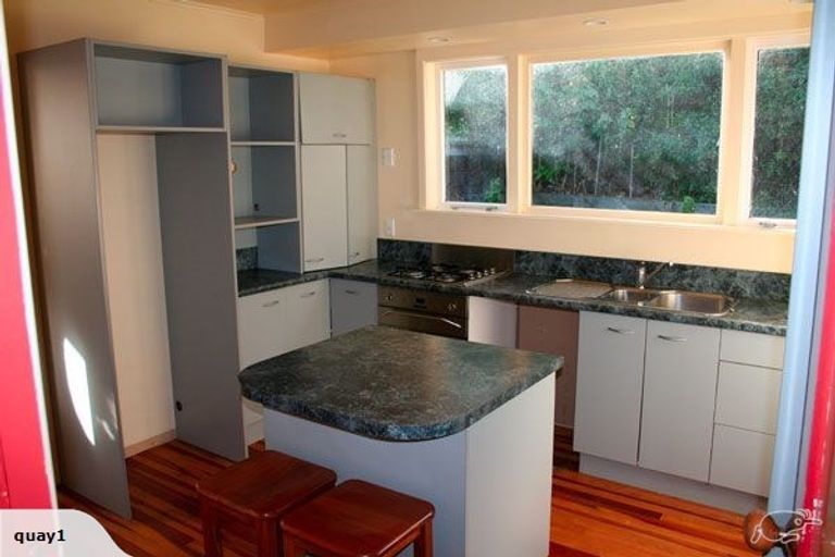 Photo of property in 25 Montreal Grove, Kingston, Wellington, 6021