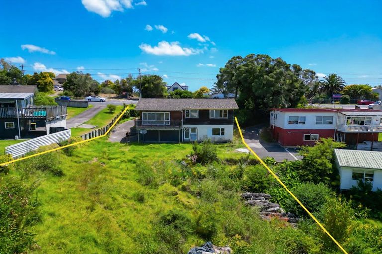 Photo of property in 305 Don Buck Road, Massey, Auckland, 0614