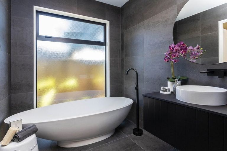 Photo of property in 112 Paparoa Street, Papanui, Christchurch, 8053