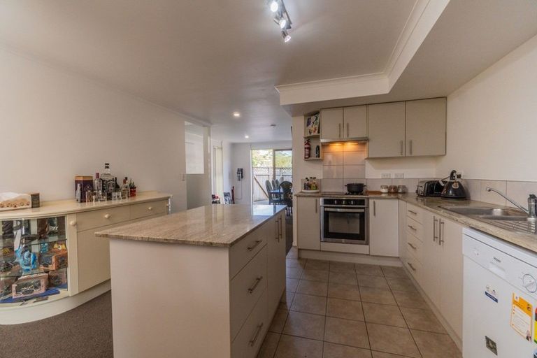 Photo of property in 12 Merlot Lane, Pukekohe, 2120