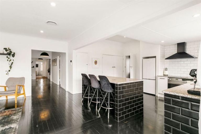 Photo of property in 2 Alice Street, Riverhead, 0820