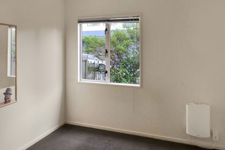 Photo of property in 17/3 Kelvin Grove, Te Aro, Wellington, 6011