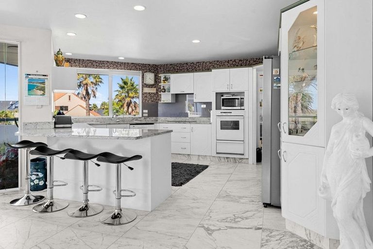 Photo of property in 2 Seychelles Drive, Papamoa Beach, Papamoa, 3118