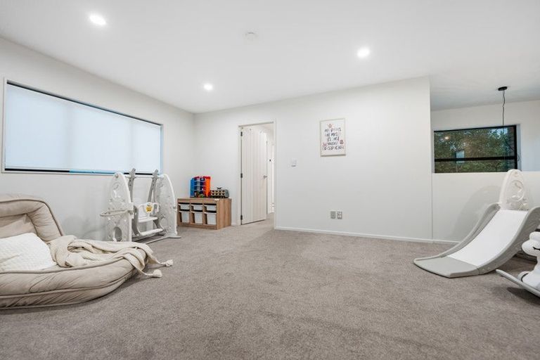 Photo of property in 2 Greville Road, Pinehill, Auckland, 0630