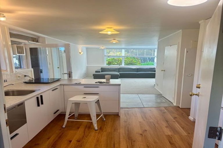 Photo of property in 11 Roberts Road, Glenfield, Auckland, 0629