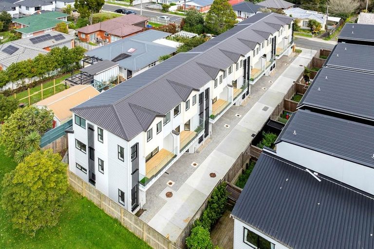 Photo of property in 3/17 Kingdale Road, Henderson, Auckland, 0610