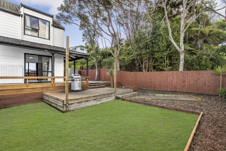 Photo of property in 2/9 Heathglen Place, Bayview, Auckland, 0629