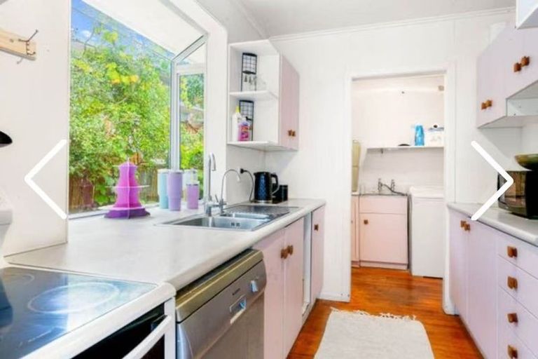 Photo of property in 42 Selwyn Crescent, Forrest Hill, Auckland, 0620